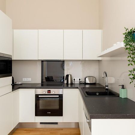 Lovely 2-Bedroom Apartment At The Vaci Street Βουδαπέστη Εξωτερικό φωτογραφία