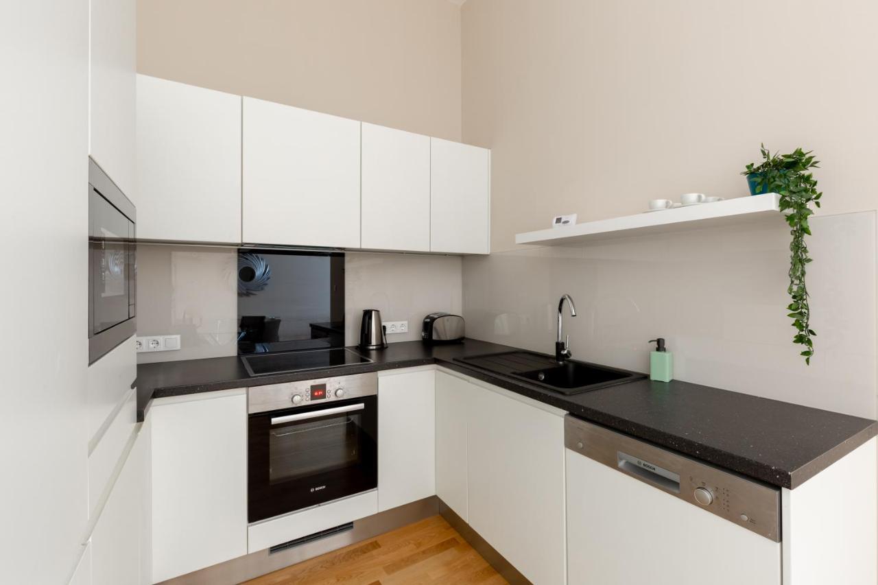 Lovely 2-Bedroom Apartment At The Vaci Street Βουδαπέστη Εξωτερικό φωτογραφία