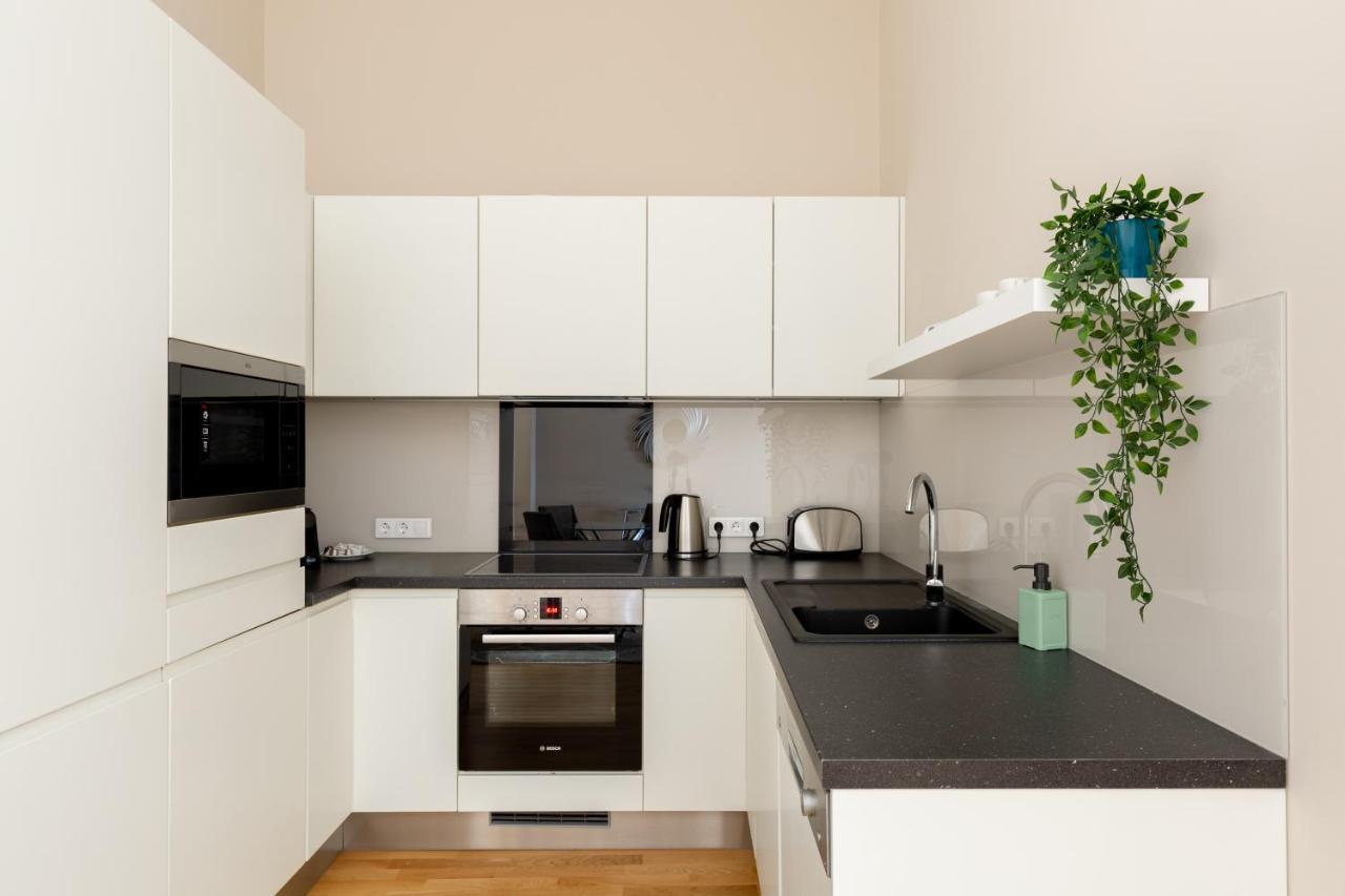 Lovely 2-Bedroom Apartment At The Vaci Street Βουδαπέστη Εξωτερικό φωτογραφία