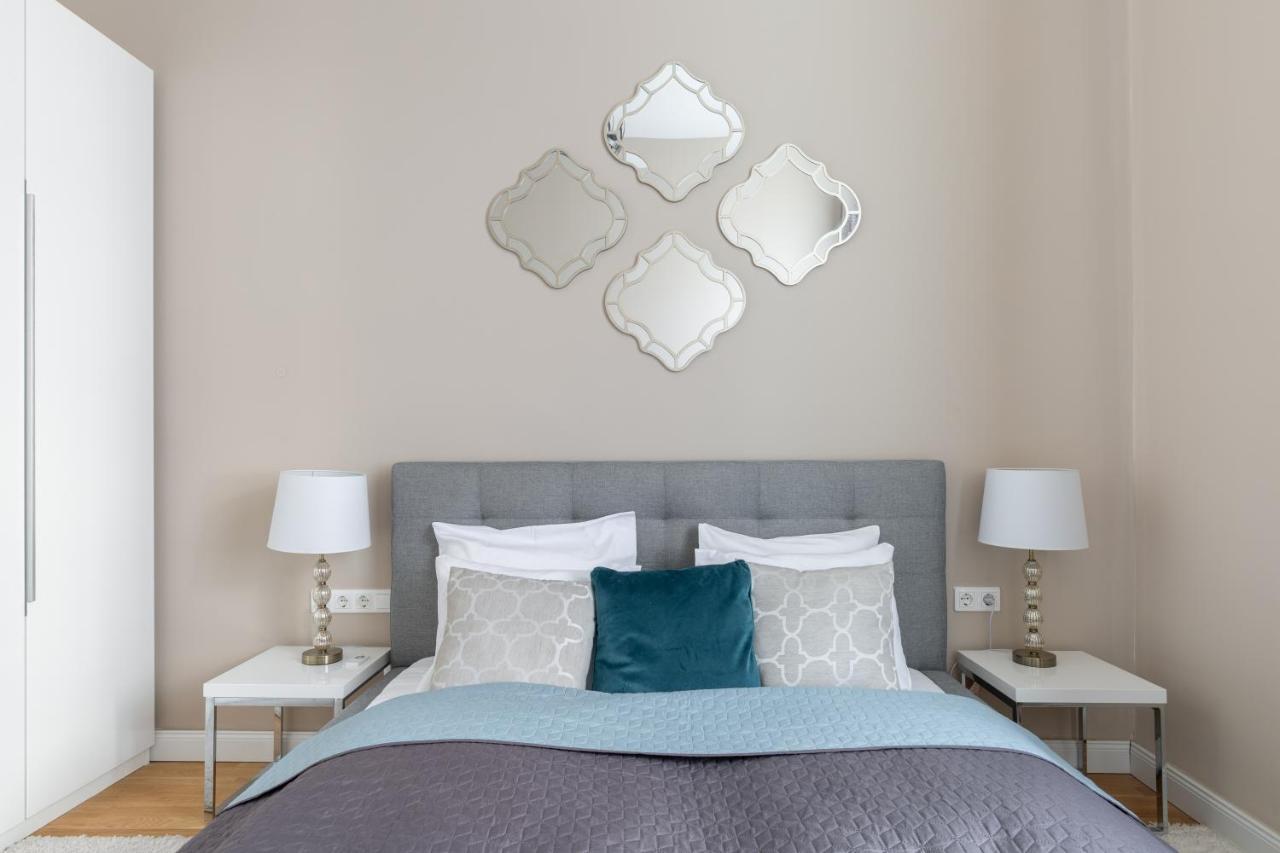 Lovely 2-Bedroom Apartment At The Vaci Street Βουδαπέστη Εξωτερικό φωτογραφία