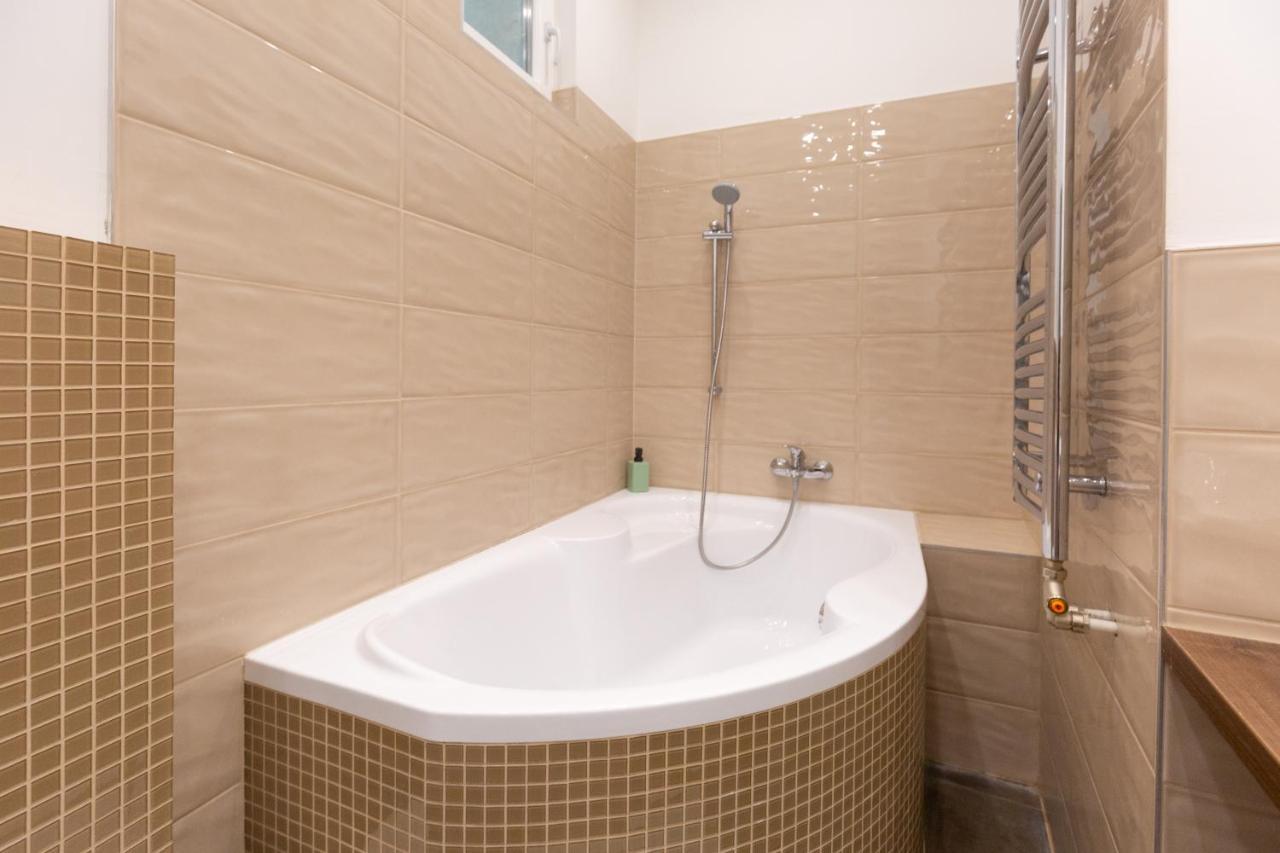 Lovely 2-Bedroom Apartment At The Vaci Street Βουδαπέστη Εξωτερικό φωτογραφία